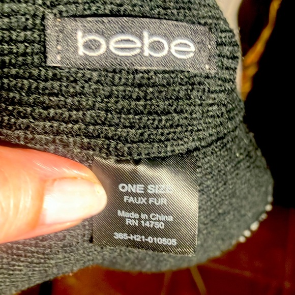 🖤🤍BEBE Black, Silver & White Asymmetric Knit Acrylic Beanie Winter Hat Size OS - Picture 6 of 6